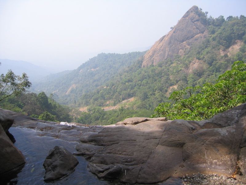 Oberhalb des Wasserfalls